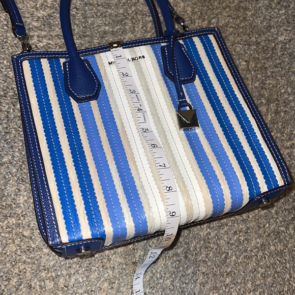 Michael Kors medium purse with strap - Picture 12 of 14